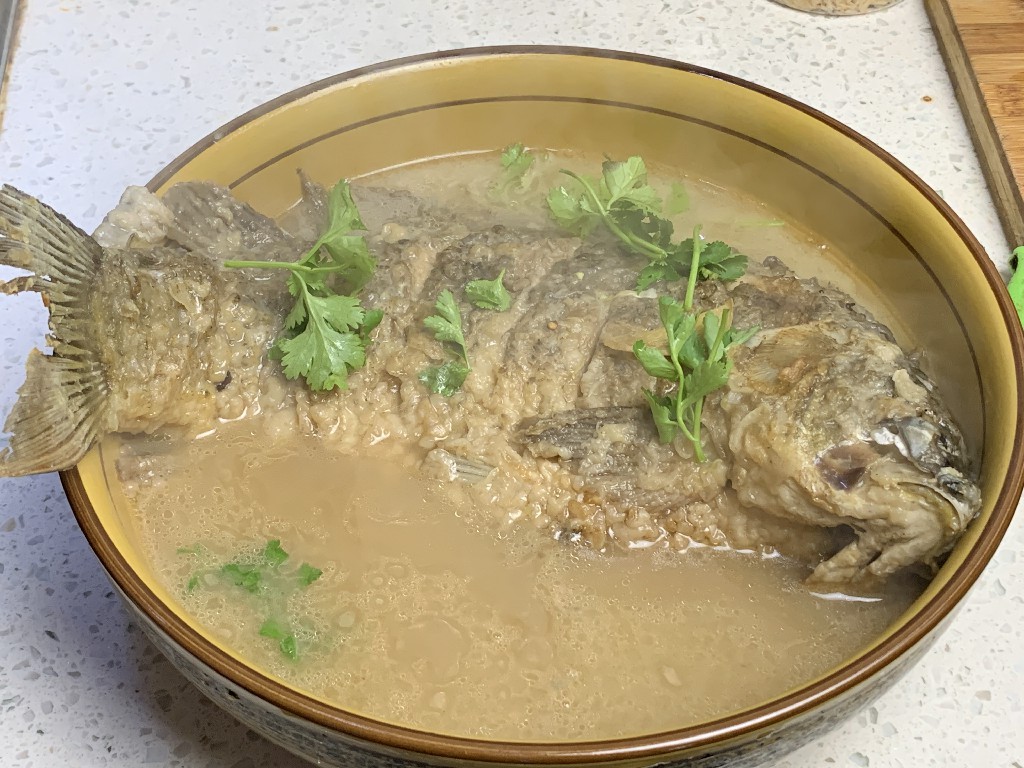 油炸鱼的正确炖法,清炖鱼先炸后炖