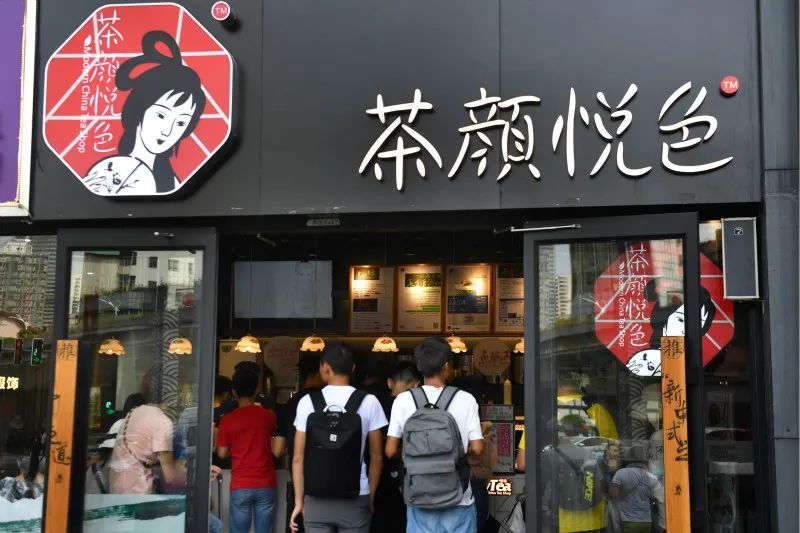 茶颜悦色的奶茶为什么老是排队,一杯奶茶5块钱