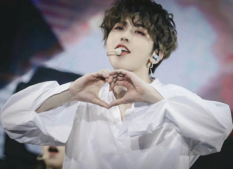 蔡徐坤跟郑恺打篮球的视频,蔡徐坤和郑恺打篮球视频