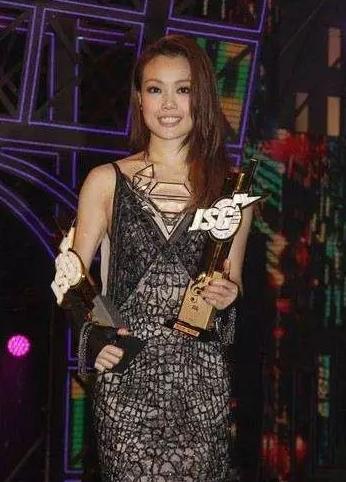 英皇一姐容祖儿上位史,容祖儿靠什么成为英皇一姐