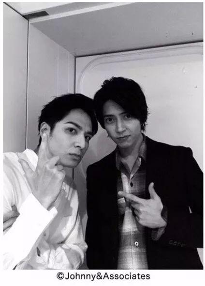 J家派系斗争结束，山下智久生田斗真晒合照表亲密