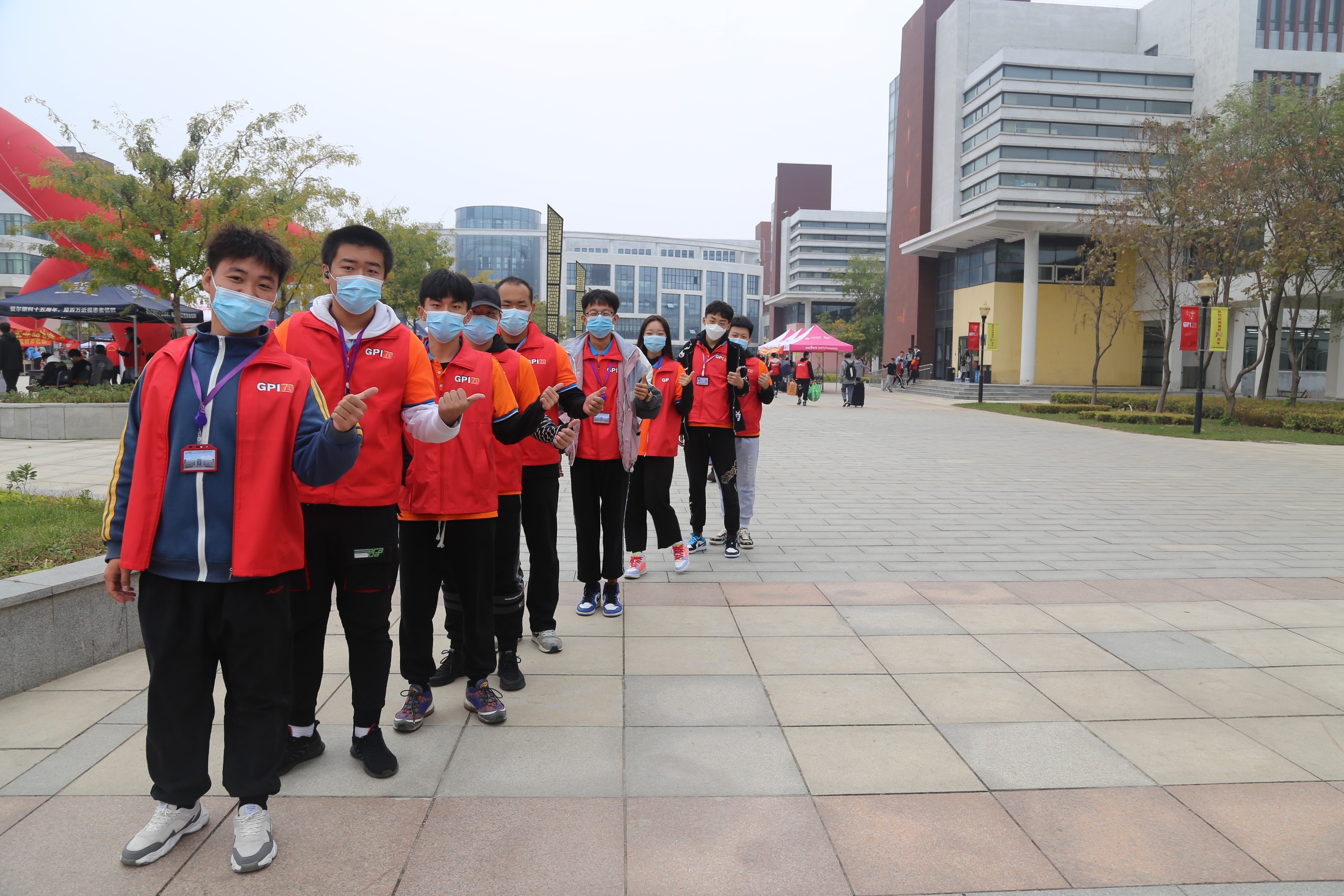 小红马甲志愿者,辽宁轨道交通职业学院报到