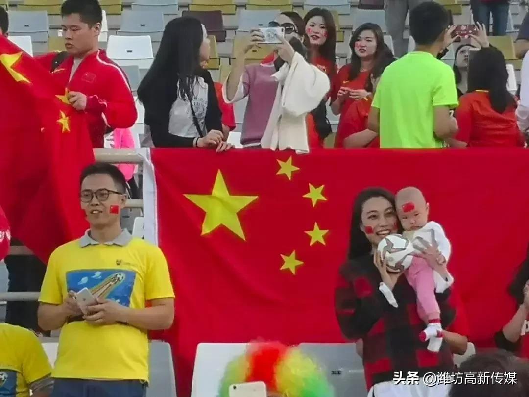 国足输给日本球迷反应,国足输给越南后球迷真实反应