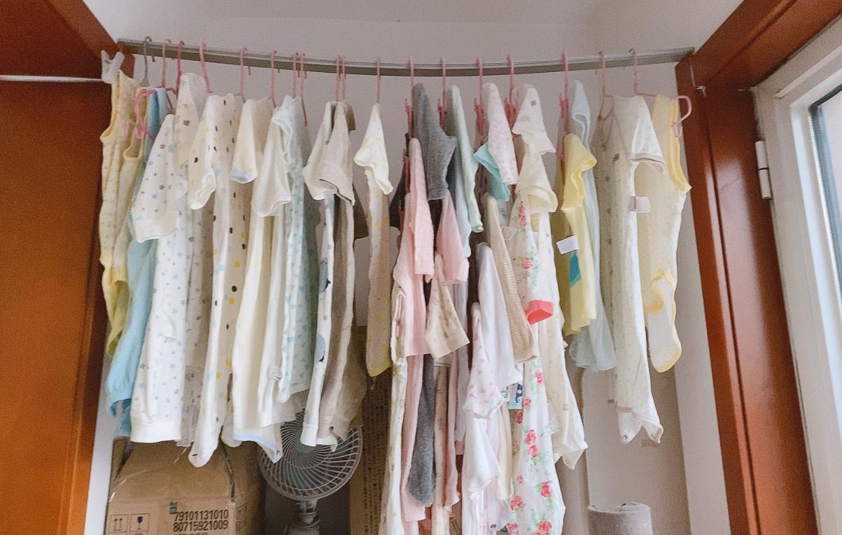 新生儿如何穿衣才不会冷,新生儿怕冷还是怕热