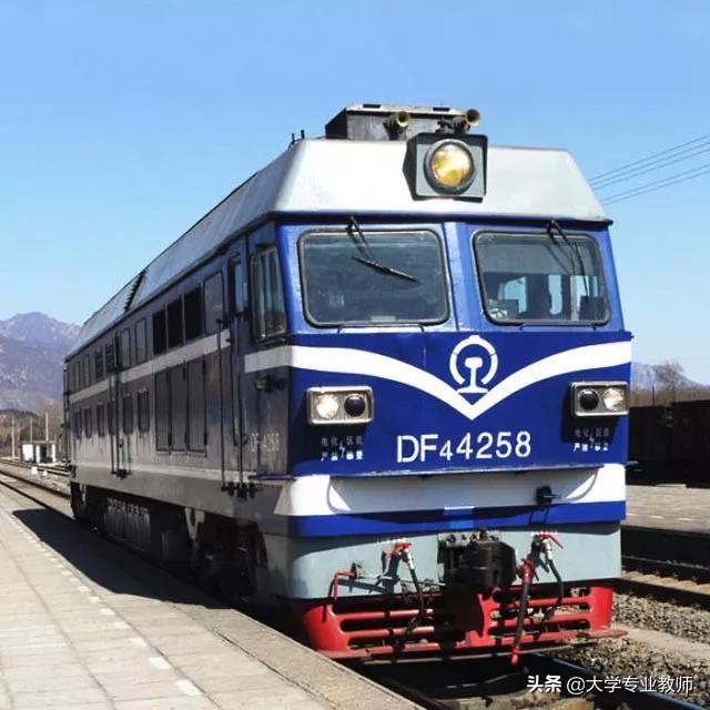 铁路内燃机车工作原理,铁路内燃机车有几种