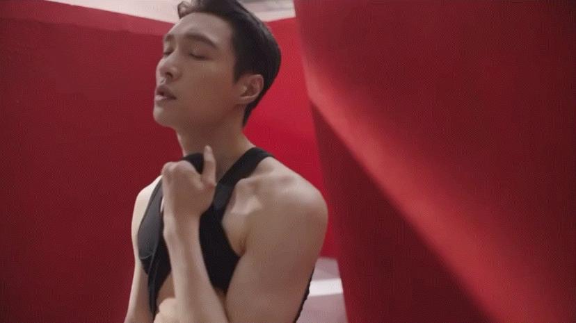 张艺兴放大招了！CK*裤内**代言大秀肌肉，粉丝们要顶住呀