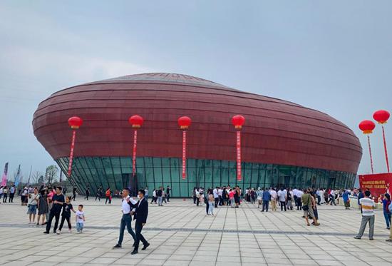 乐山沙湾沫若戏曲公园高清鸟瞰图,沙湾沫若戏剧小镇航拍夜景