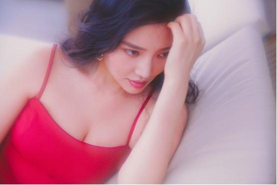 靠身材出道的两字女星,靠身材火的女星