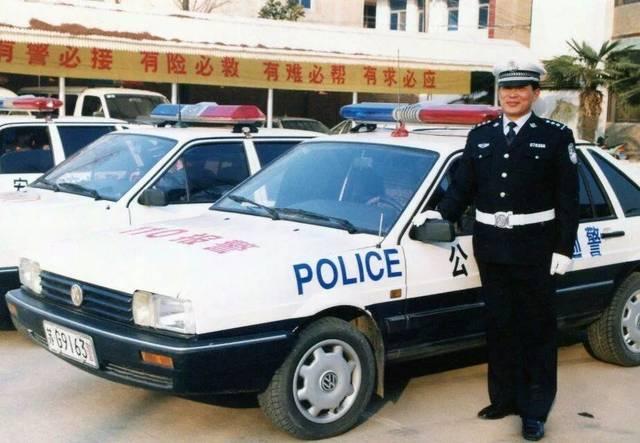 同样是警察,同样是警车为什么美国的警车好看