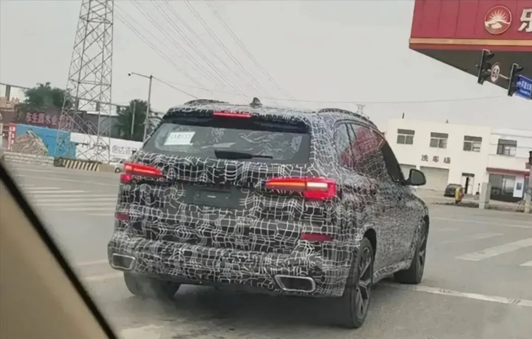 宝马x32021款xdrive28im运动套装30.88,宝马x3买现款还是等2024新款