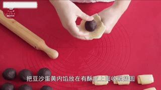 蛋黄酥手法视频,蛋黄酥换皮套路图解
