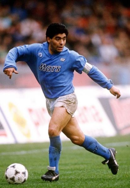 历史最佳中场视频,历史最佳马拉多纳还是梅西