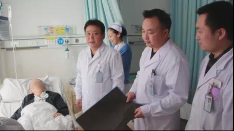 80岁了颈动脉狭窄还有手术必要吗,80岁颈动脉狭窄90%可以保守治疗吗