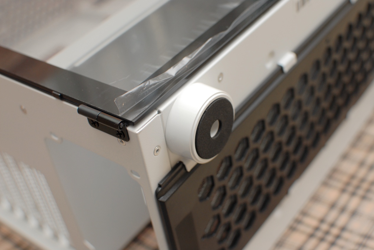 thermaltake机箱挑战者h6,真材实料看得到的产品