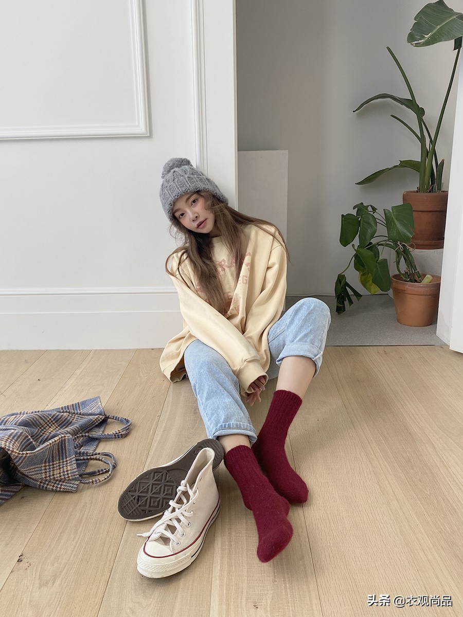 极致的校园风穿搭是如何炼成的？教你一个技巧，让你终身受用