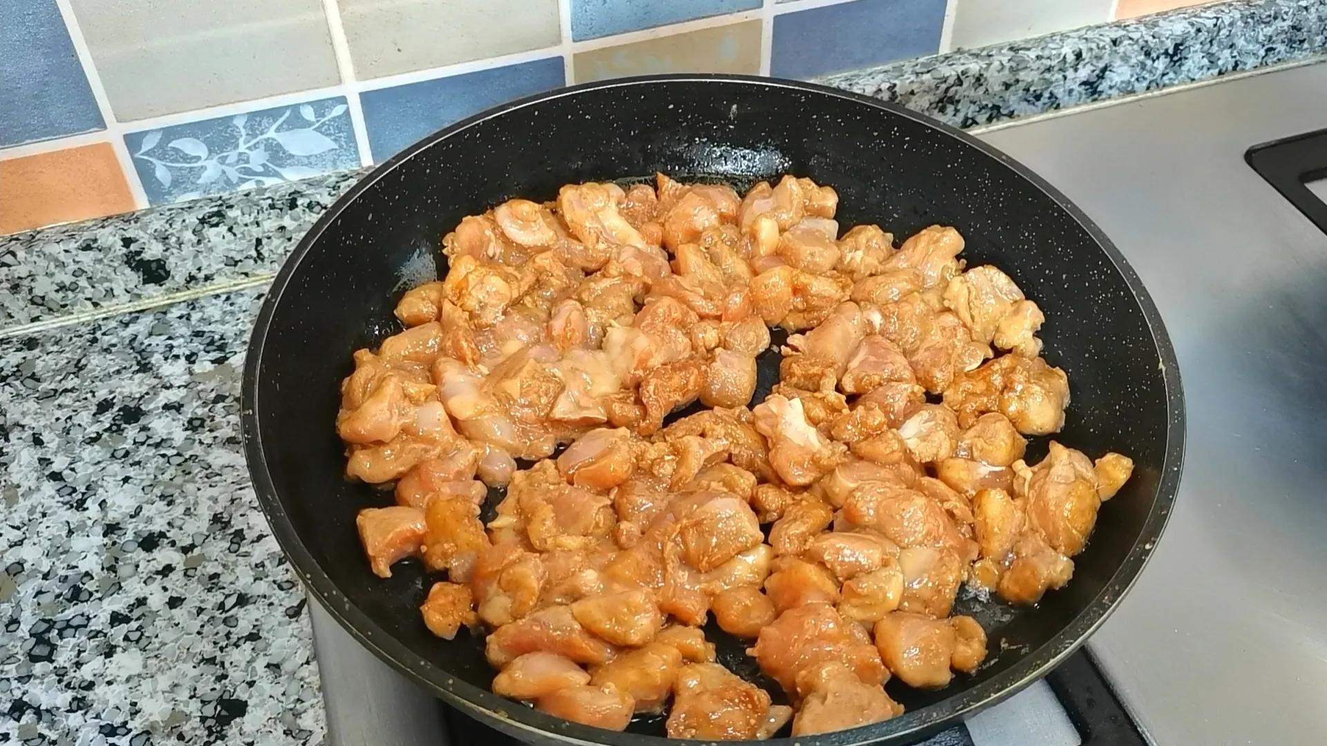 不用炭火不用烤箱也能做烧烤,家庭版木炭烤羊排烤箱做法