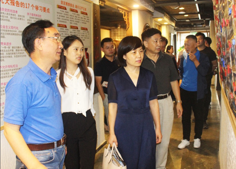 静松播报｜潜江市委常委王玉梅一行到访四川省湖北商会