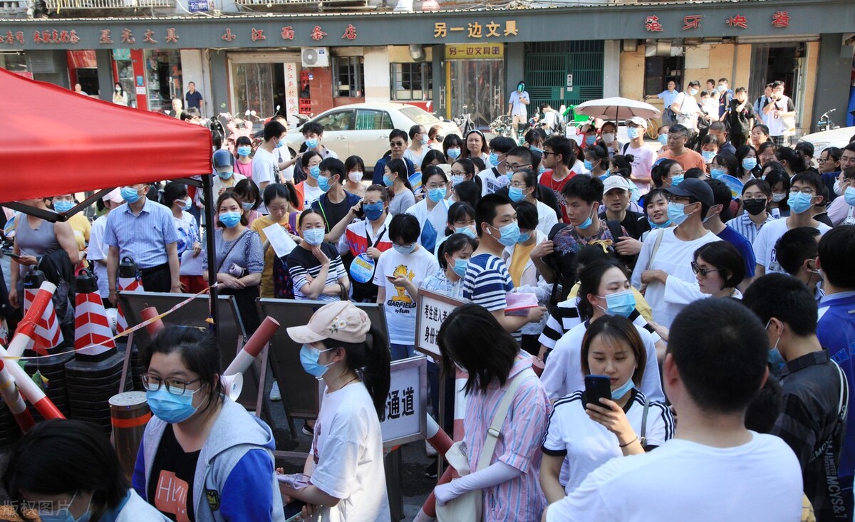 如果高考被人撕答题卡怎么办,高考考到一半崩溃撕别人卷子
