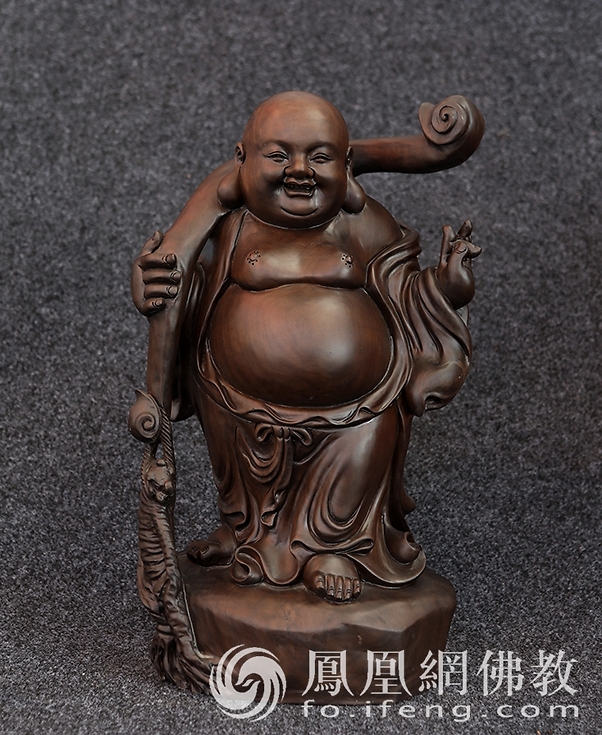 桐柏山木雕博物馆弥勒佛雕像,桐柏木雕博物馆龙的雕像