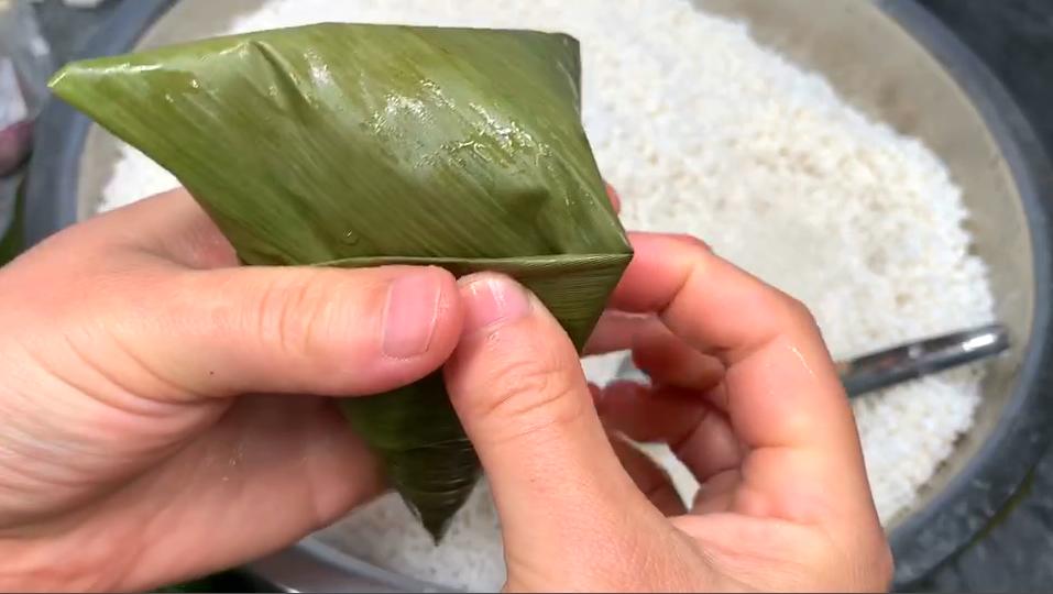 粽子最简单做法,手把手教两种粽子的做法