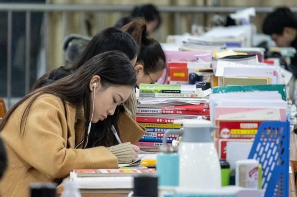 考研大小年就是考试当年吗,什么叫考研大小年现象