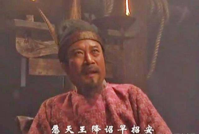 水浒传中宋江为何坚持招安，不自己称王？不是他不想，而是他不能