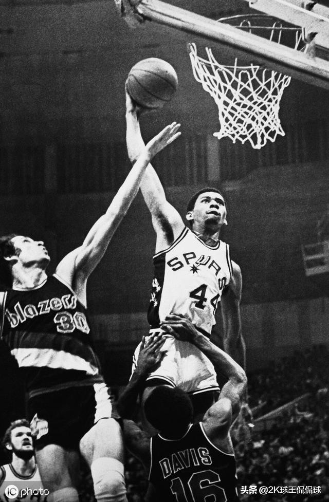 一招鲜吃遍天的nba篮球球星艾弗森,一招鲜吃遍天篮球进攻招式