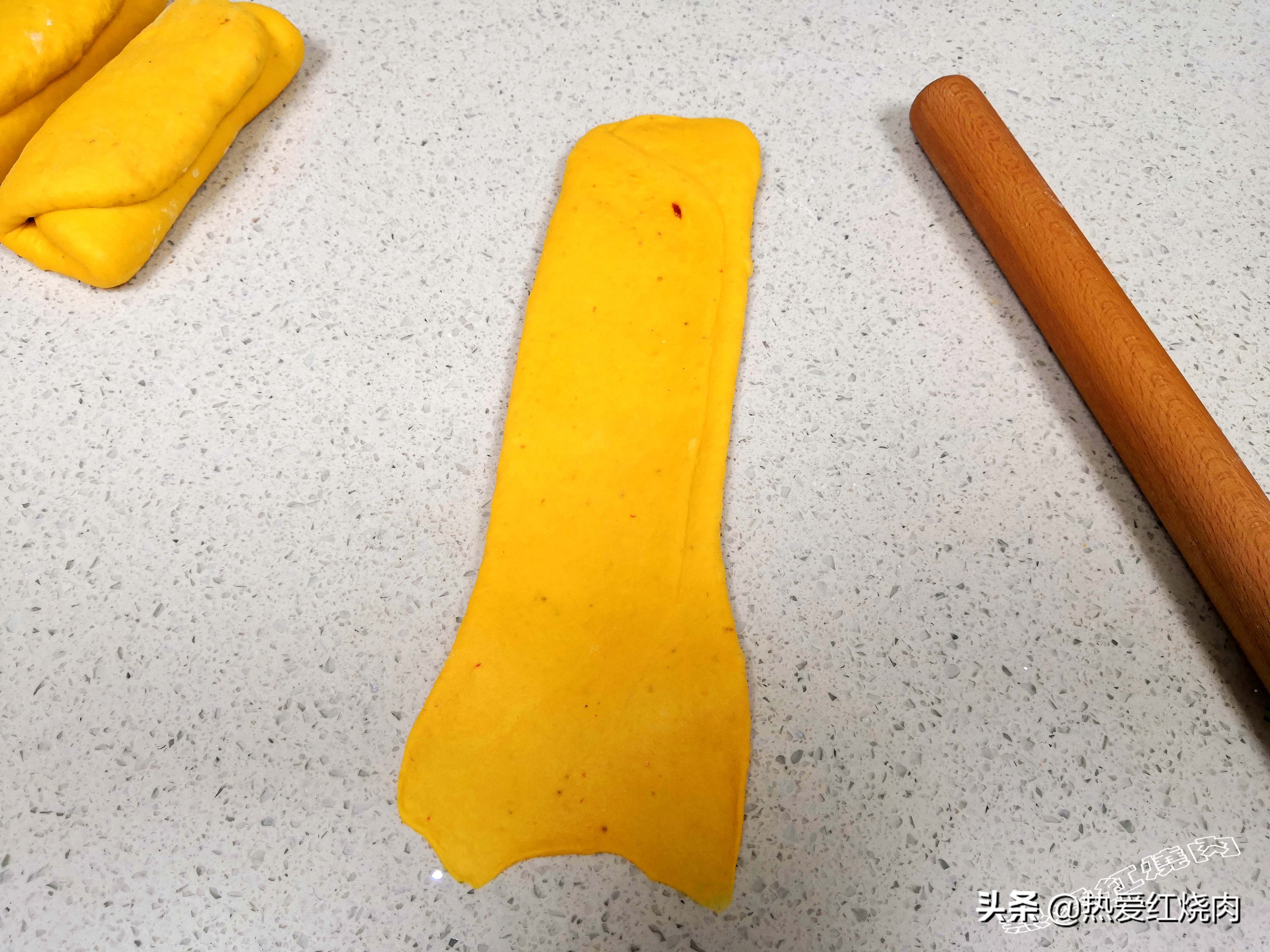 如果你做的面包总是很硬，一定试试这个做法，柔软拉丝还不用烤箱