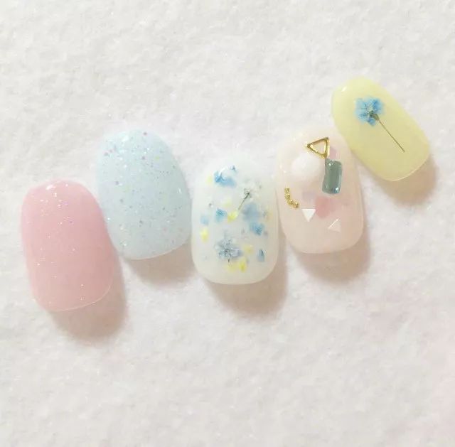 粉嫩渐变果冻唇,无美颜无滤镜的果冻甲