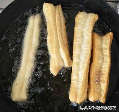 早餐油条摆摊制作方法完整教程,街边油条正宗做法和配方