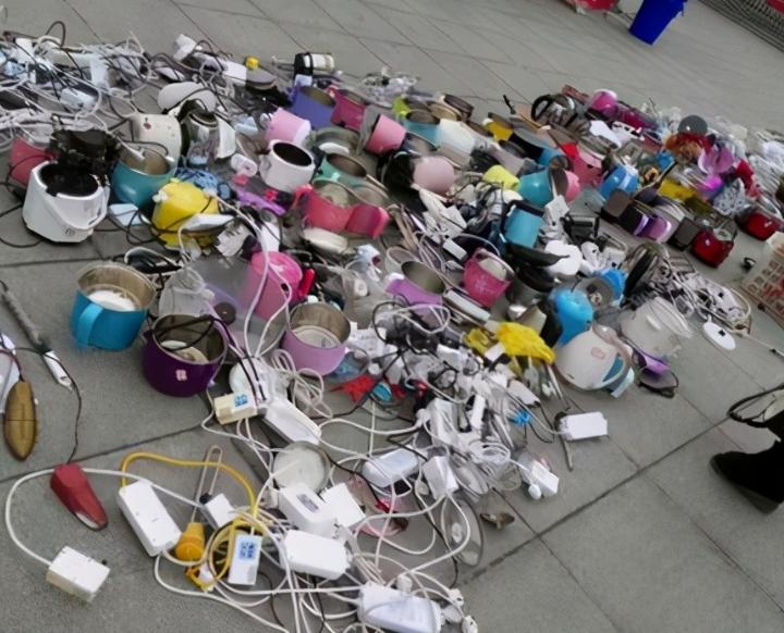 大学生宿舍查违禁品,大学宿舍违禁物品被发现