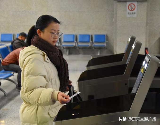 武昌火车站及所属共13站今日将全面推广应用电子客票