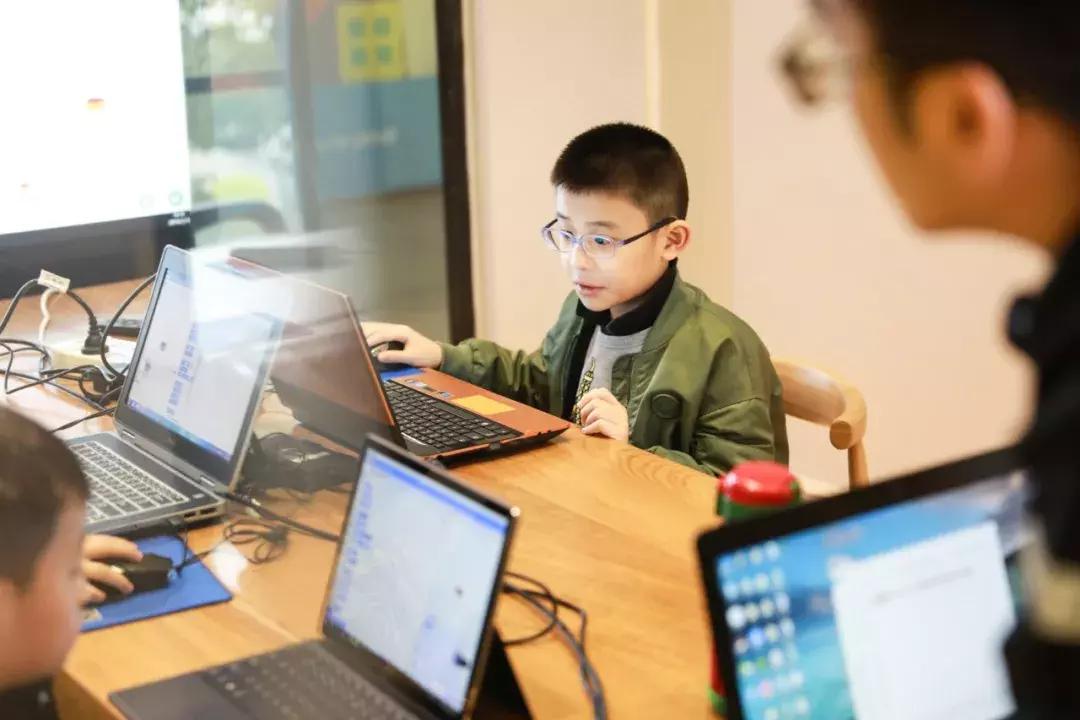 玩乐高、学编程、做实验，东莞值得考虑的创客机构都在这里