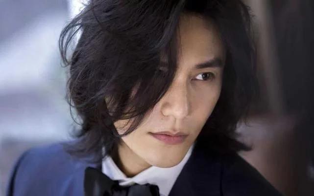 陈坤18岁儿子长大后的样子,陈坤长得像爸爸还是妈妈