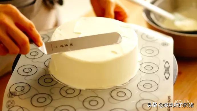 邱莹莹同款草莓奶油蛋糕，基础戚风胚，徒手脱模剖片及抹面挤花