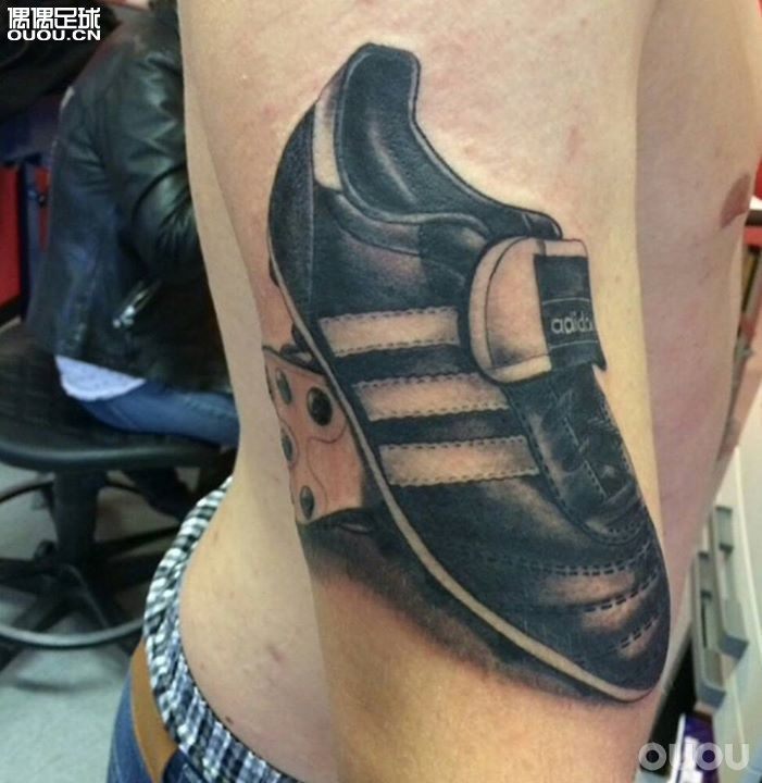 该怎么选合适自己的足球鞋,如何选择合适自己的足球鞋