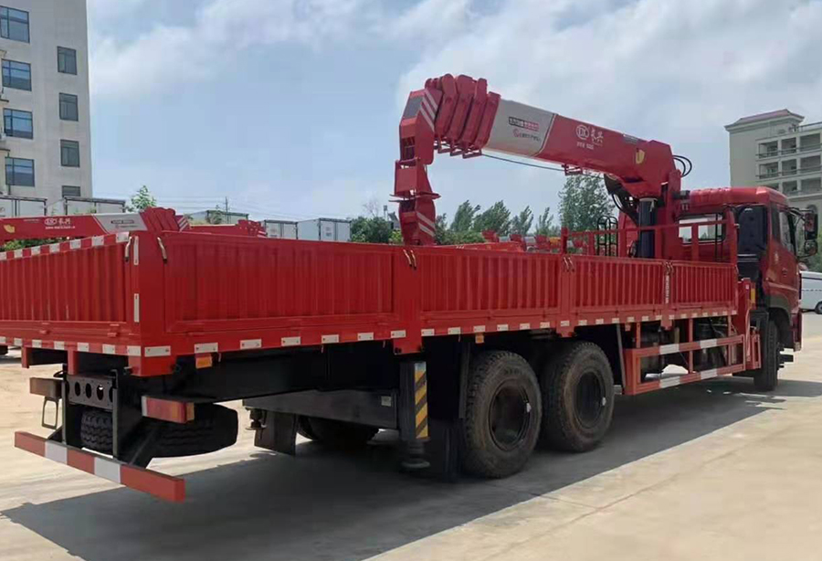 后八轮随车吊天龙好还是解放好,东风天龙后八轮12吨随车吊价格