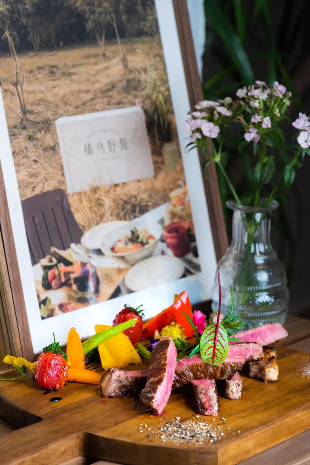 之心城这家餐厅堪称“西餐界CHANEL”,小姐姐们都抢着去