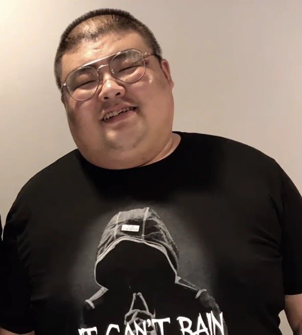 网红“泡泡龙”猝死，撕开普通人内心的隐痛，生活和生命难以平衡