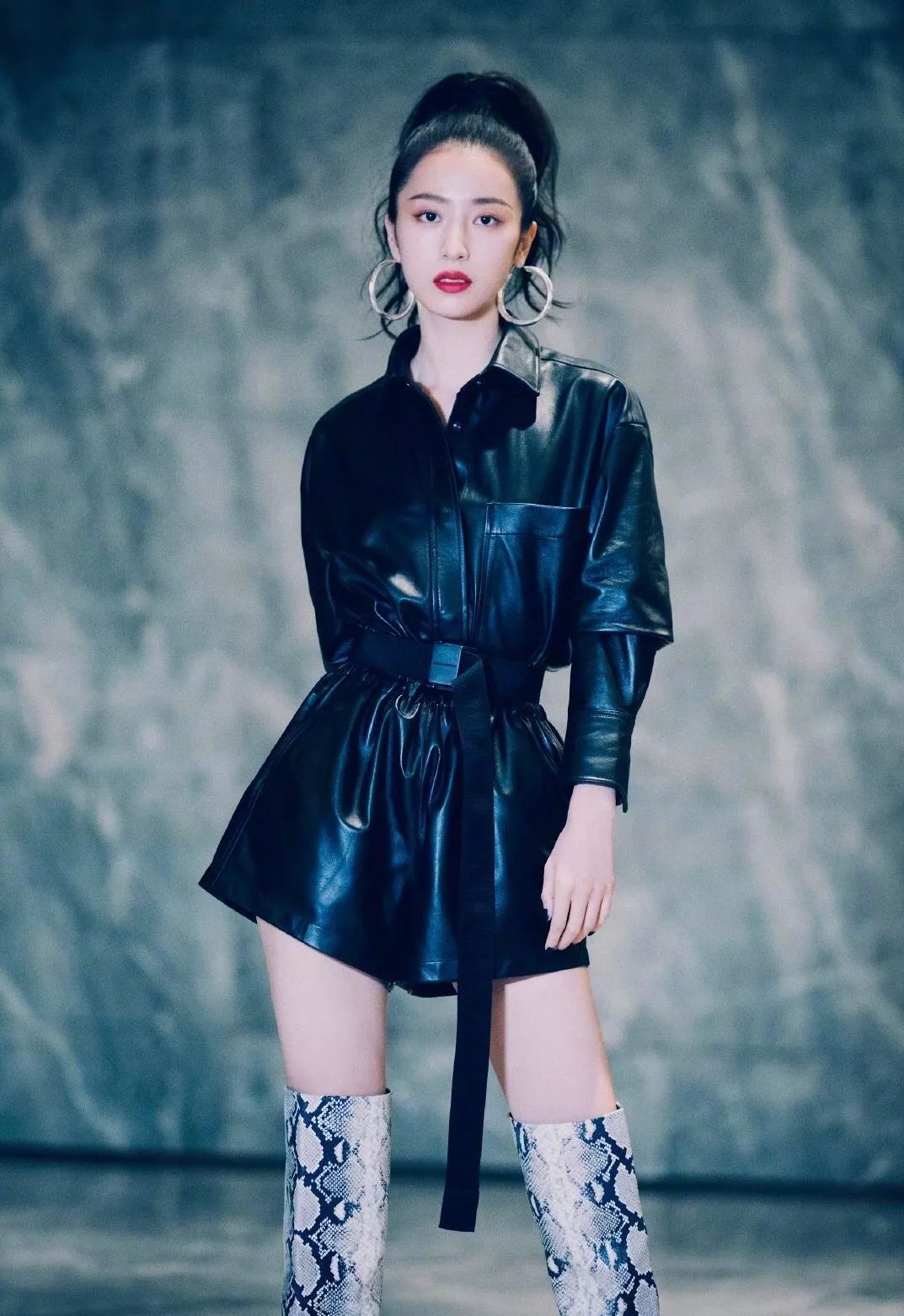 外套那么多，今年我还是选皮衣