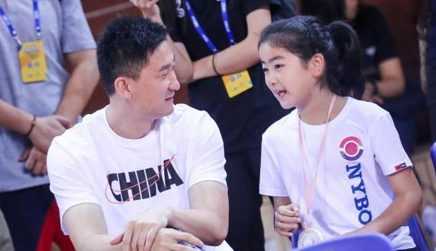 姚明叶莉一家人,姚明身高多少和他的妻子