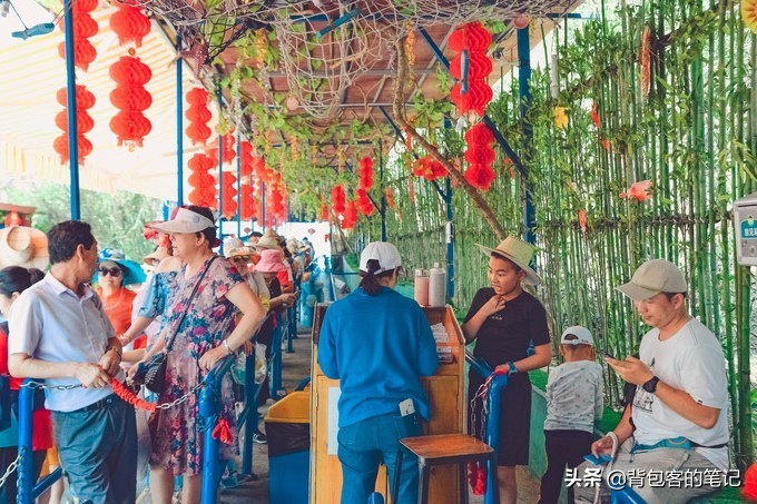 进出景区排队3个小时,岛上物价高上天,这的游客还是多的挤破头