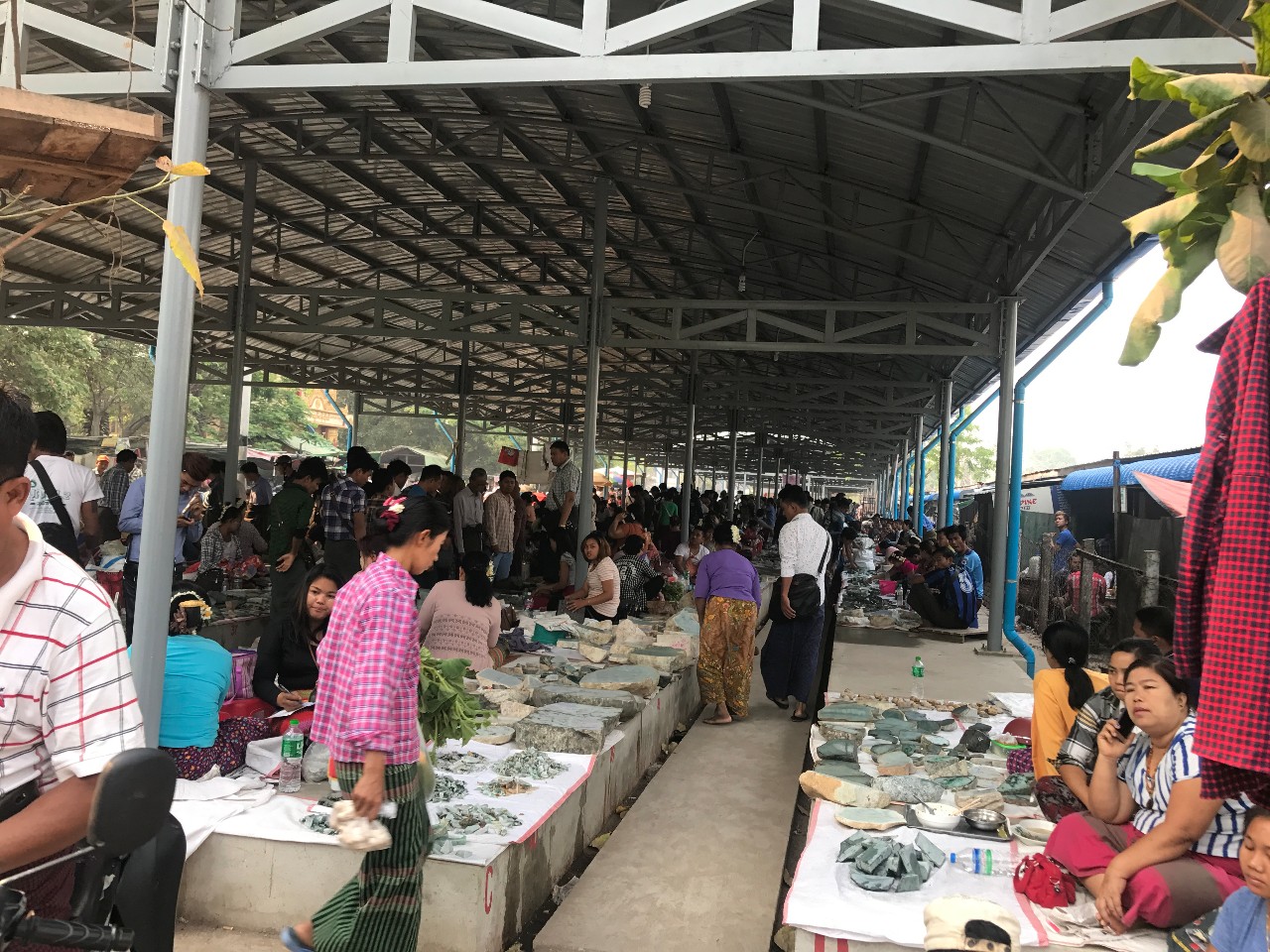 国内如何去缅甸购买翡翠 (去缅甸怎么买到好翡翠)