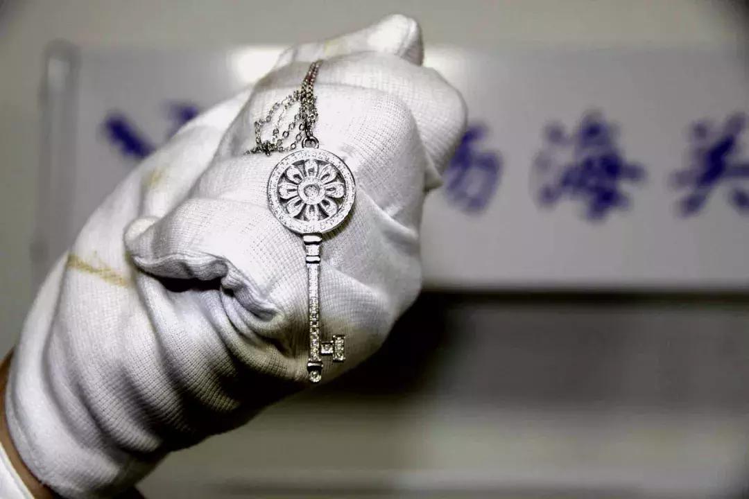 机场海关查扣入境货物,机场海关查获大量国外银行卡