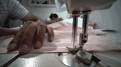 中国人只会跟风买名牌？80后女孩用旧衣改造成潮牌，燃炸上海滩