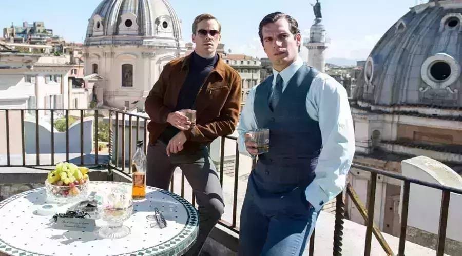 初秋马甲怎么穿好看,棋盘格针织马甲背心深秋款搭配