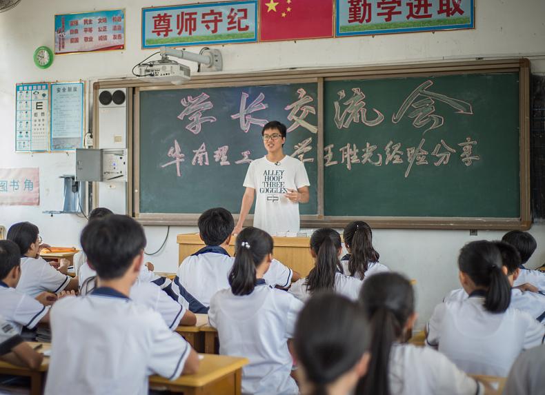 大学校园里的赚钱骗局,大学中的黑暗权力与利益