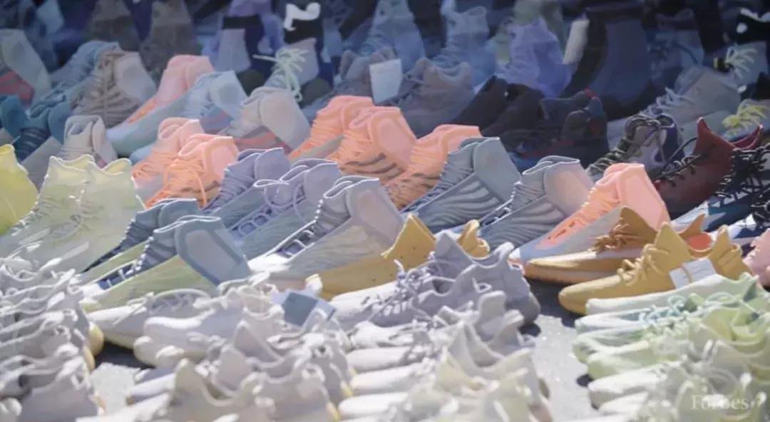 kanye把yeezy开到世界各地,kanye穿yeezy450