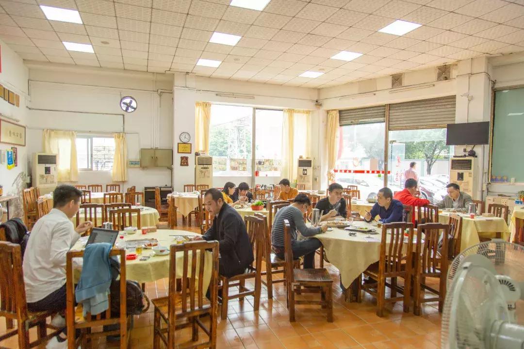 鍚嶉棬椋熷爞,闅愯棌鍦ㄤ竴鐗囧巶鍖轰箣涓殑楗爞