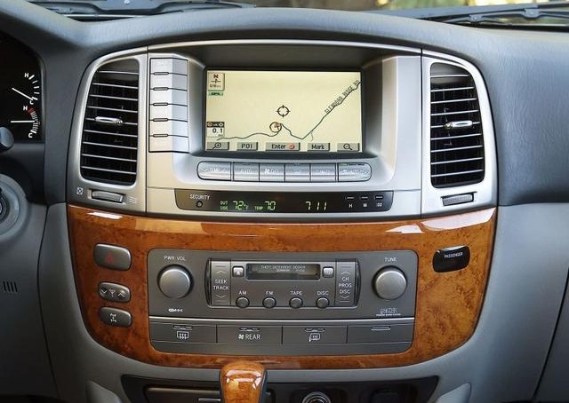 丰田陆巡对比沃尔沃xc60,丰田陆巡和雷克萨斯570哪个好